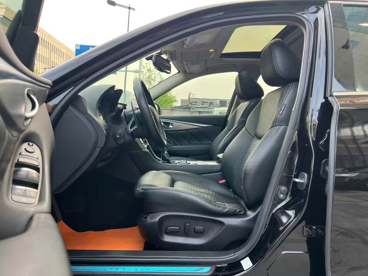 英菲尼迪 Q50L  2015款 2.0T 運(yùn)動(dòng)版圖片