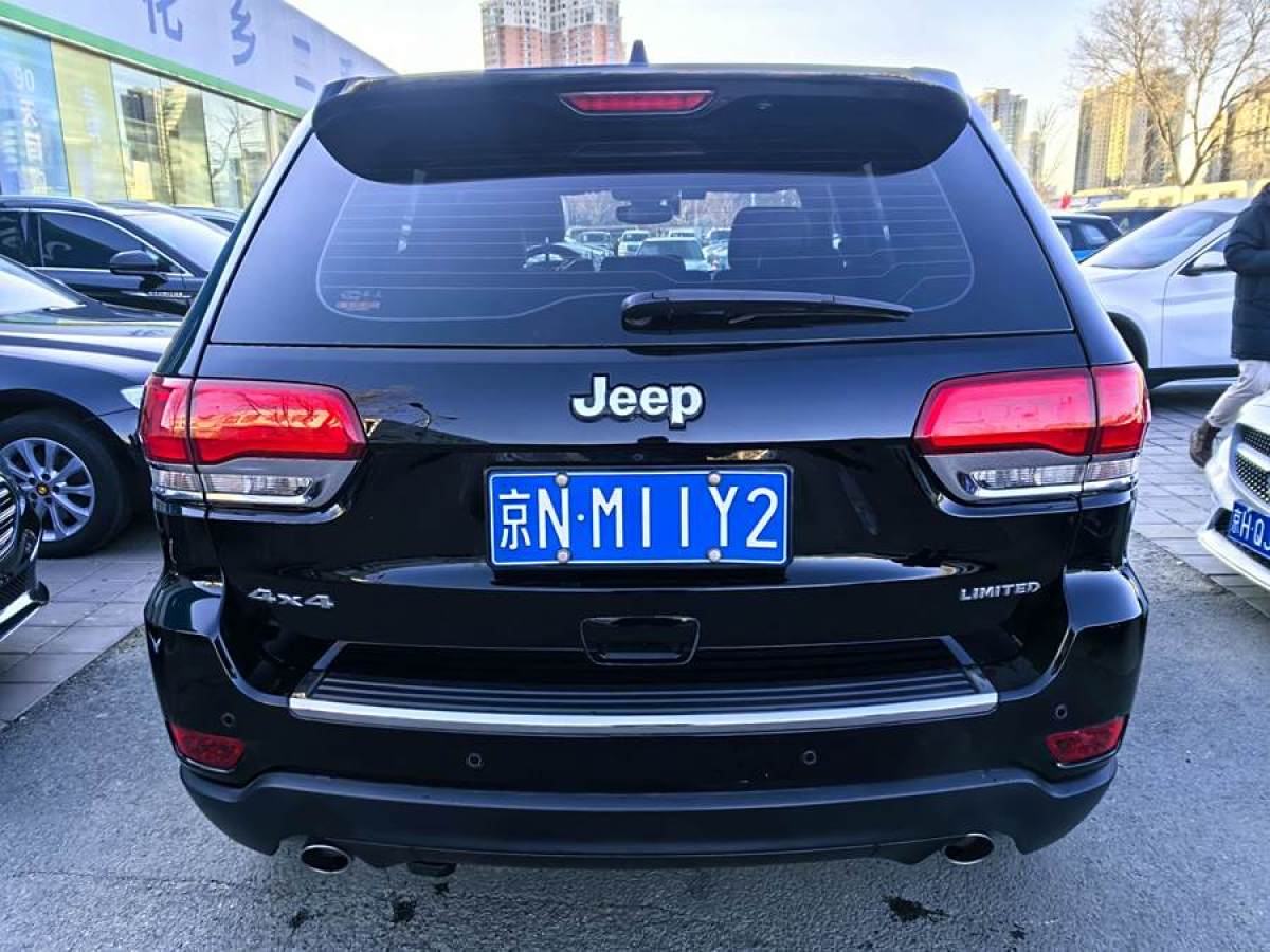 Jeep 大切諾基  2017款 3.0L 舒享導(dǎo)航版圖片