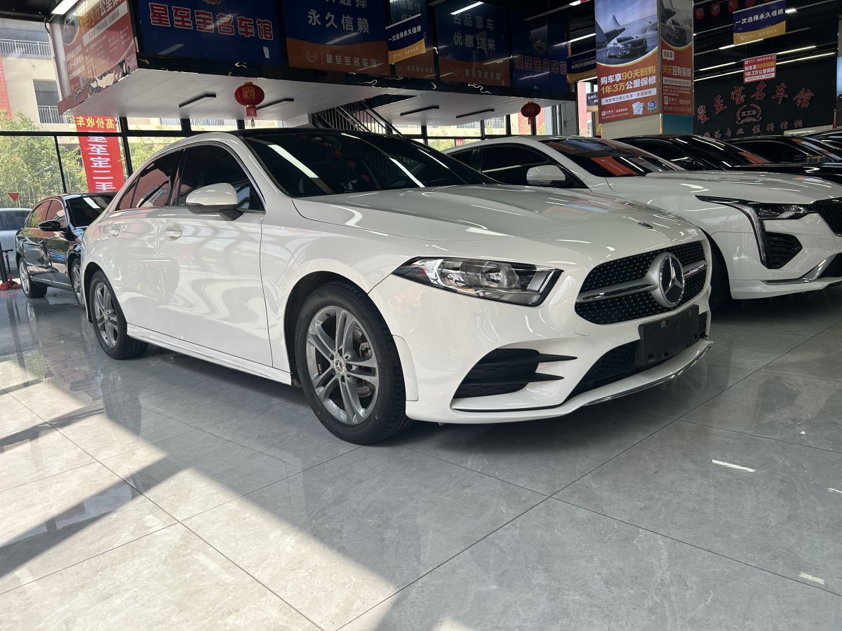 奔馳 奔馳A級  2021款 改款 A 180 L 運動轎車圖片