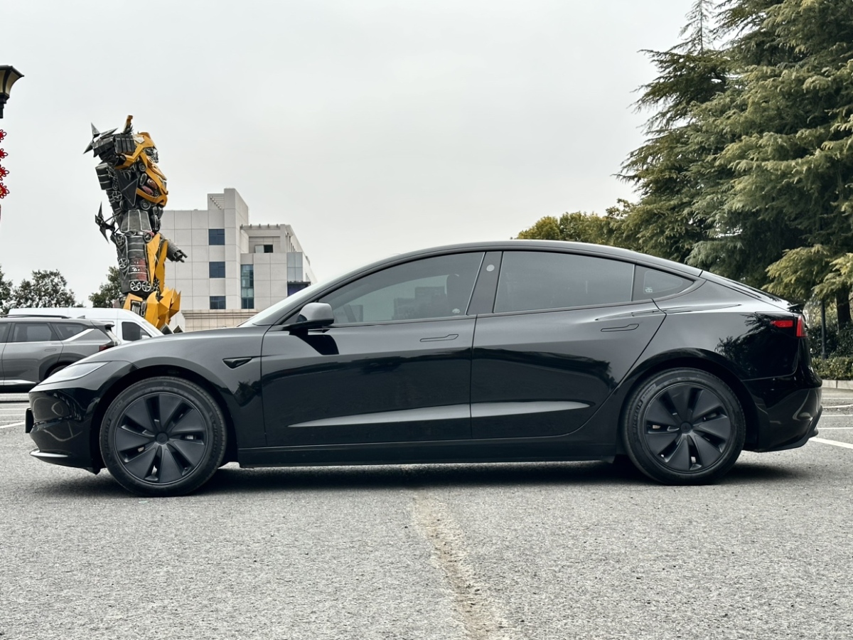 特斯拉 Model Y  2023款 后輪驅(qū)動(dòng)版圖片