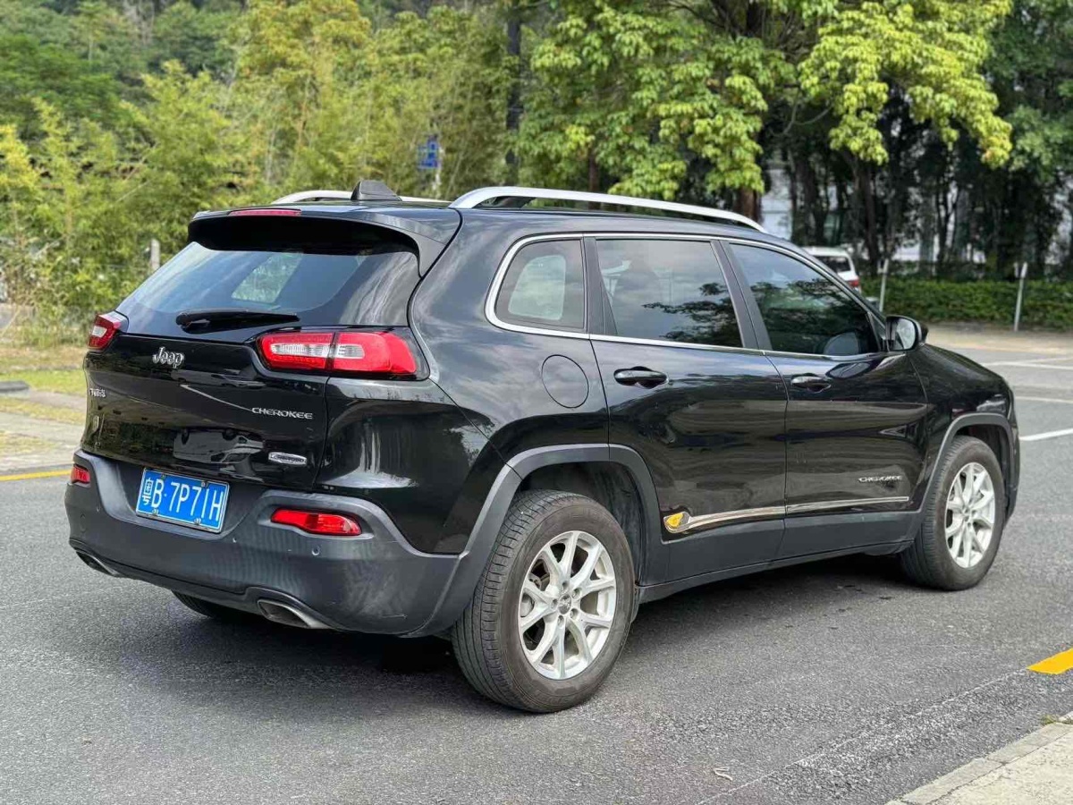 Jeep 自由光  2016款 2.4L 領(lǐng)先版圖片