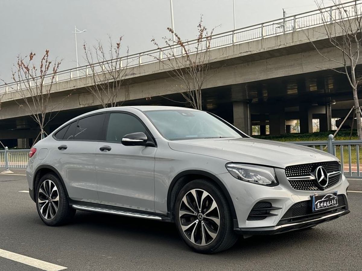 奔馳 奔馳GLC  2022款 改款 GLC 260 4MATIC 轎跑SUV圖片