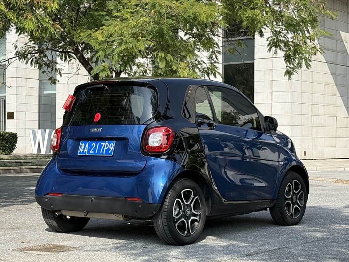 2019年8月smart fortwo  2019款 0.9T 66千瓦硬頂動擎版 國VI