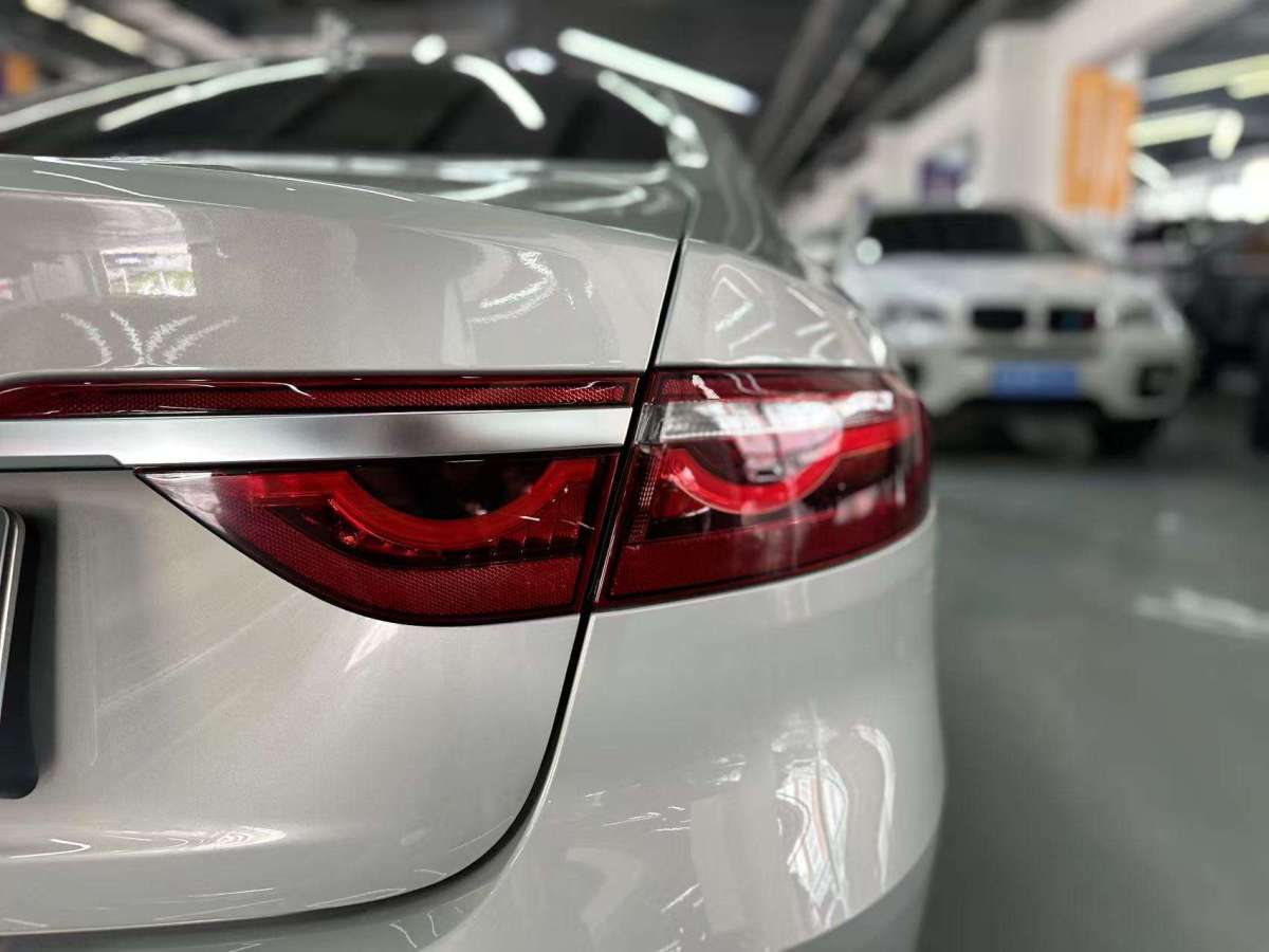捷豹 XFL  2024款 2.0T P250 兩驅(qū)尊享豪華版圖片