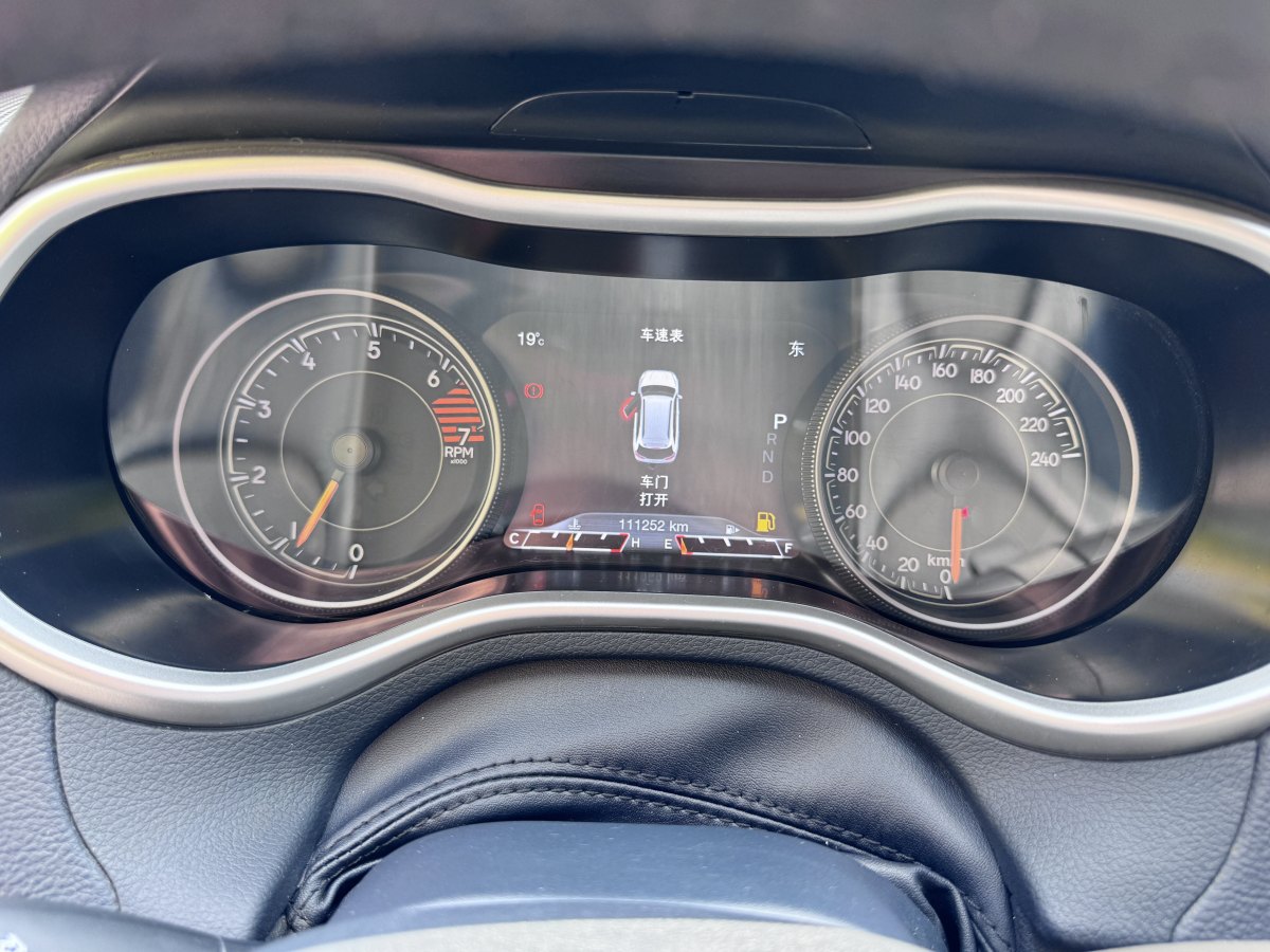 Jeep 自由光  2016款 2.4L 專業(yè)版圖片