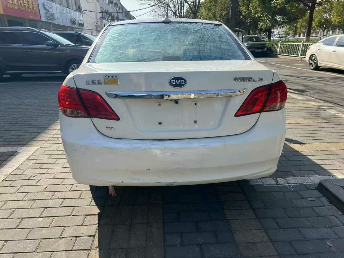 比亞迪 L3  2012款 1.5L 手動尊貴型圖片