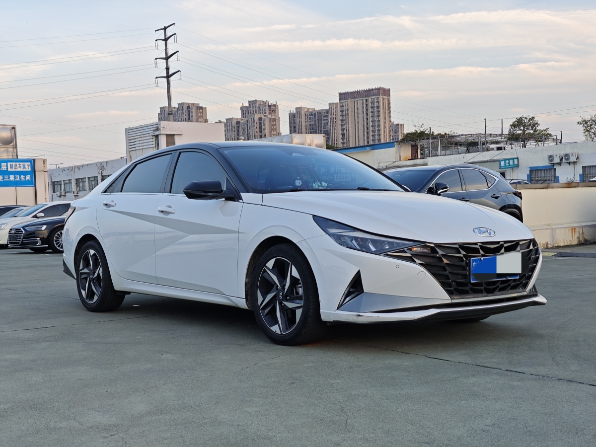 2021年6月現(xiàn)代 伊蘭特  2021款 1.5L LUX尊貴版