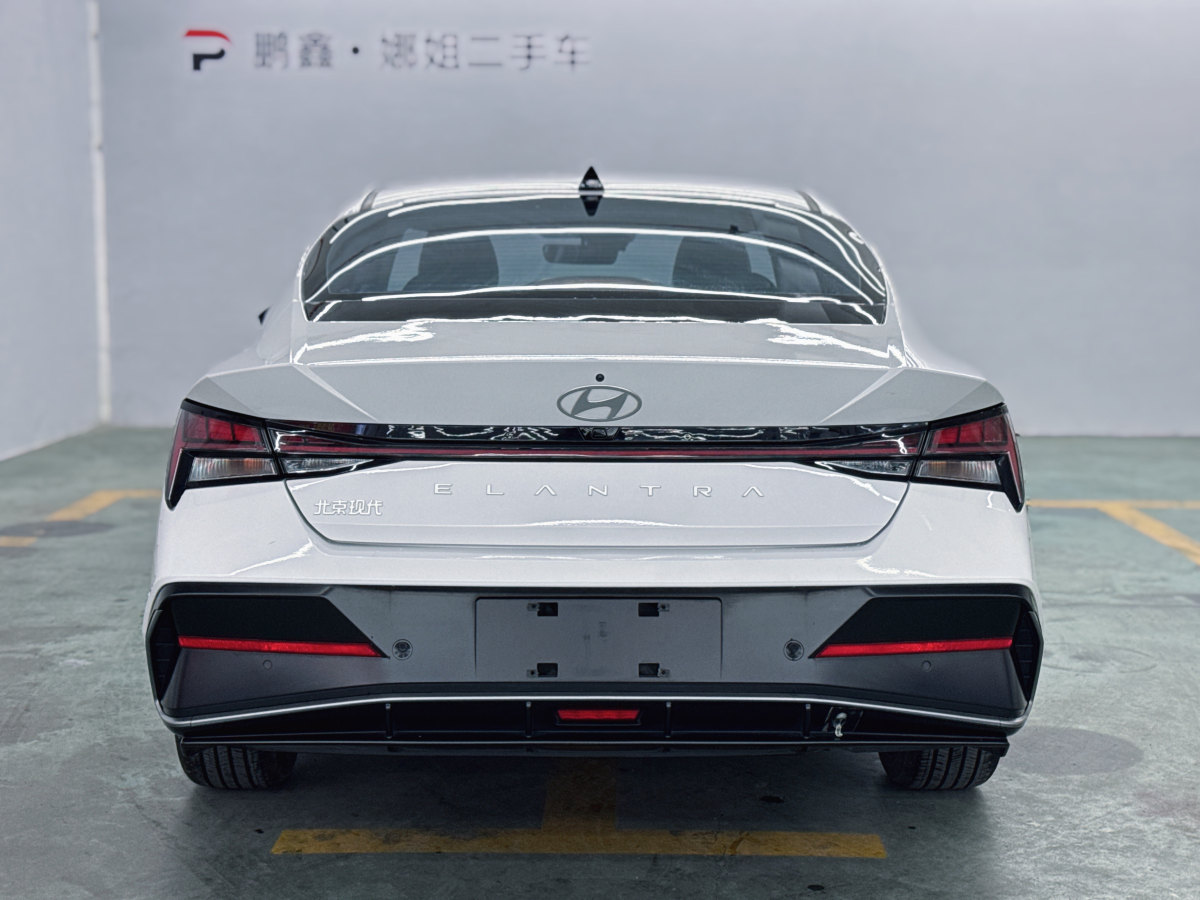 現(xiàn)代 伊蘭特  2023款 1.5L CVT LUX尊貴版圖片