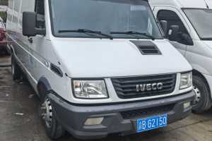 得意 依维柯 2.8T V40箱货双胎中顶3座国VI