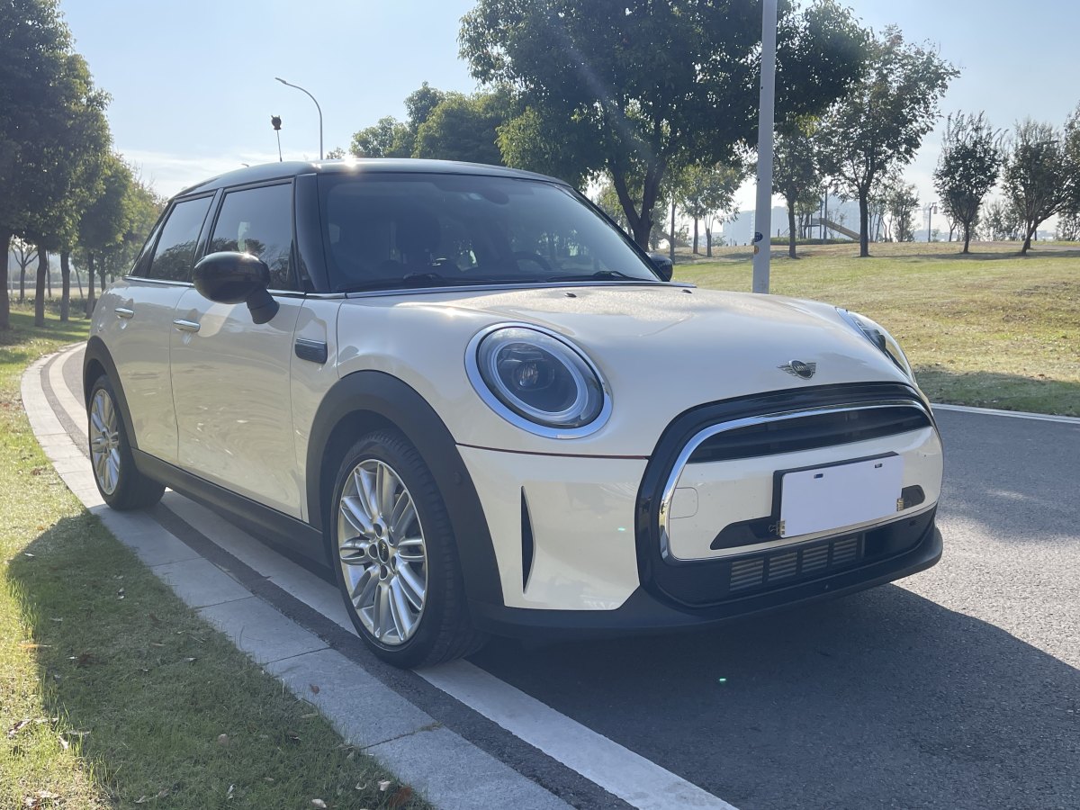 2021年6月MINI MINI  2022款 改款 1.5T COOPER 經(jīng)典派 五門版