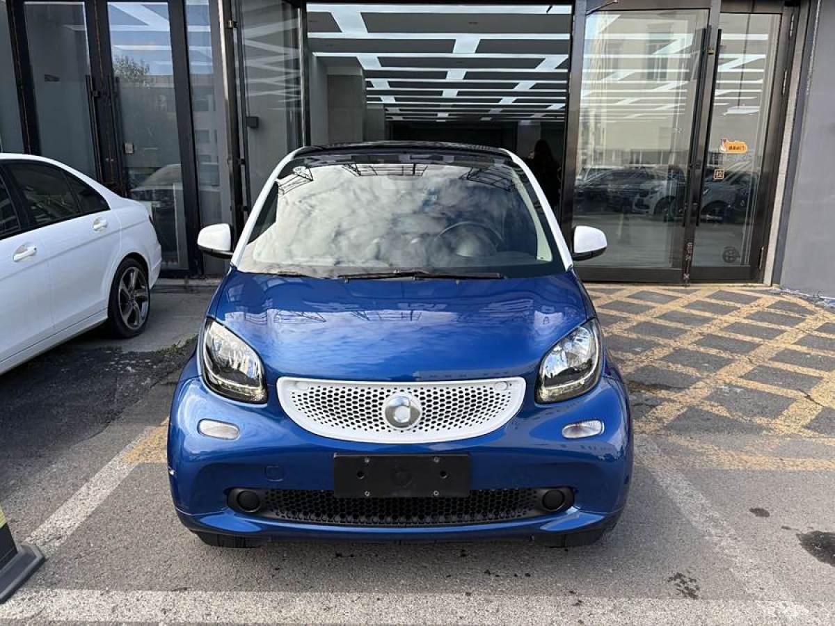 2017年11月smart fortwo  2017款 1.0L 52千瓦硬頂摯愛特別版