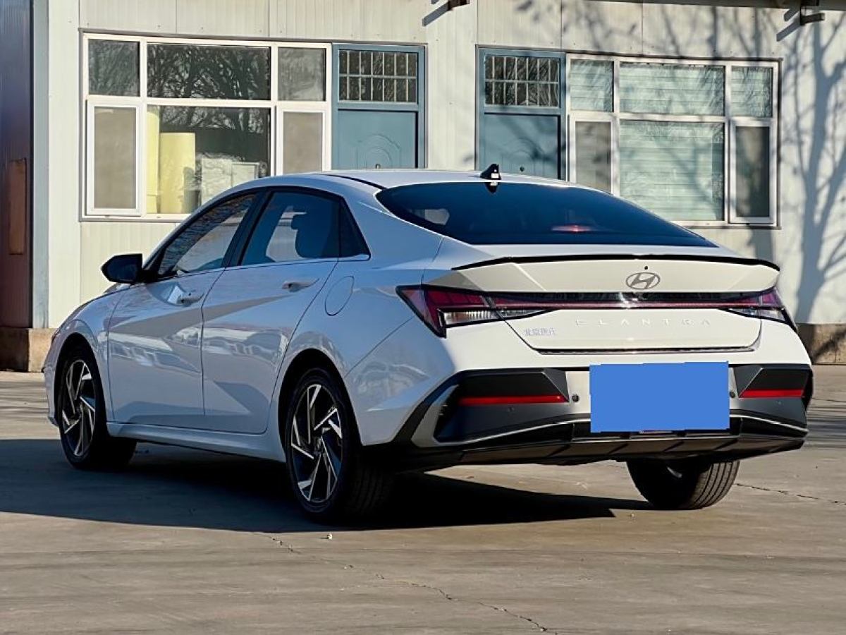 現(xiàn)代 伊蘭特  2023款 1.5L CVT LUX尊貴版圖片