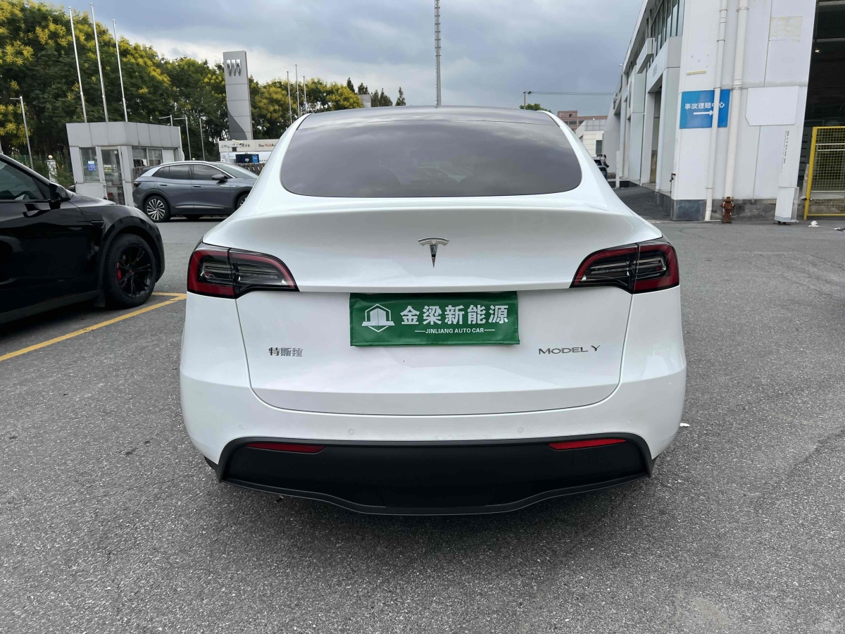 2024年8月特斯拉 Model Y  2023款 煥新版 后輪驅(qū)動(dòng)