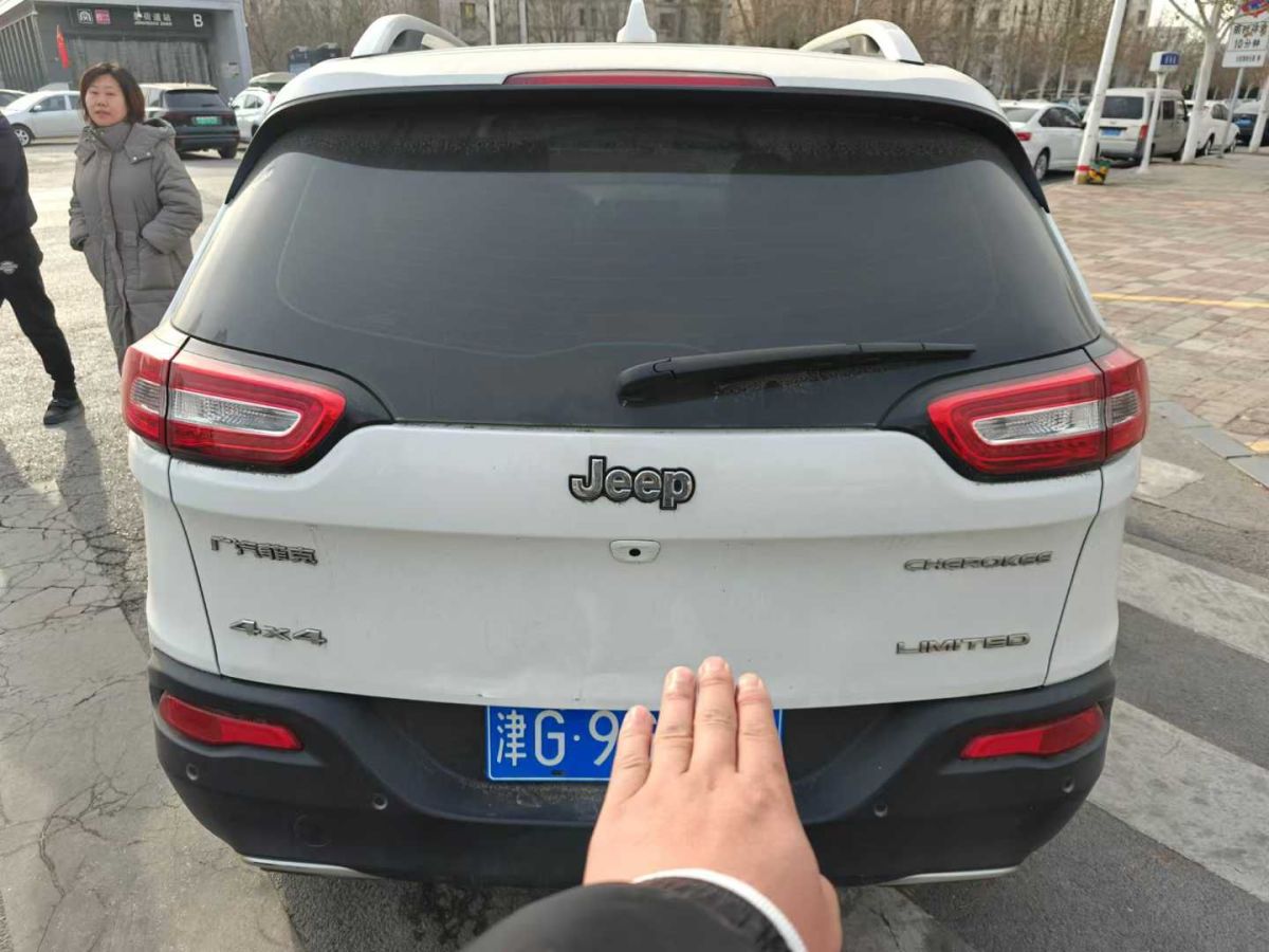 Jeep 自由光  2016款 2.0L 優(yōu)越版圖片