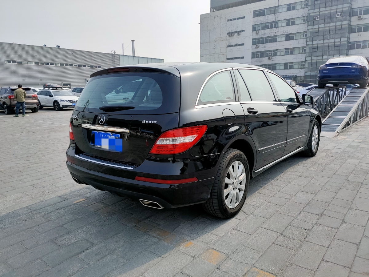 奔馳 奔馳R級  2014款 R 320 4MATIC 商務型圖片