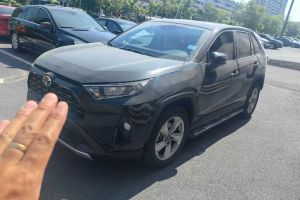 RAV4榮放 豐田 2.0L CVT兩驅(qū)風(fēng)尚版