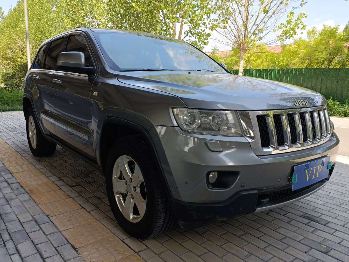 2013年2月Jeep 大切諾基  2013款 3.6L 舒享導(dǎo)航版