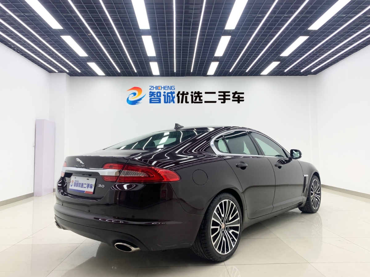 捷豹 XF  2015款 XF 2.0T 豪華版圖片