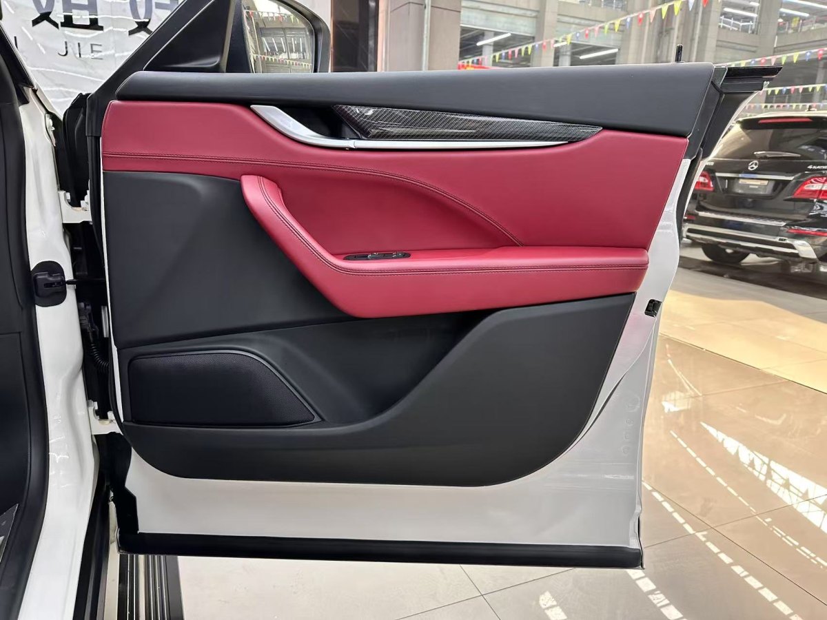 瑪莎拉蒂 Levante  2018款 3.0T 350Hp 運(yùn)動版圖片