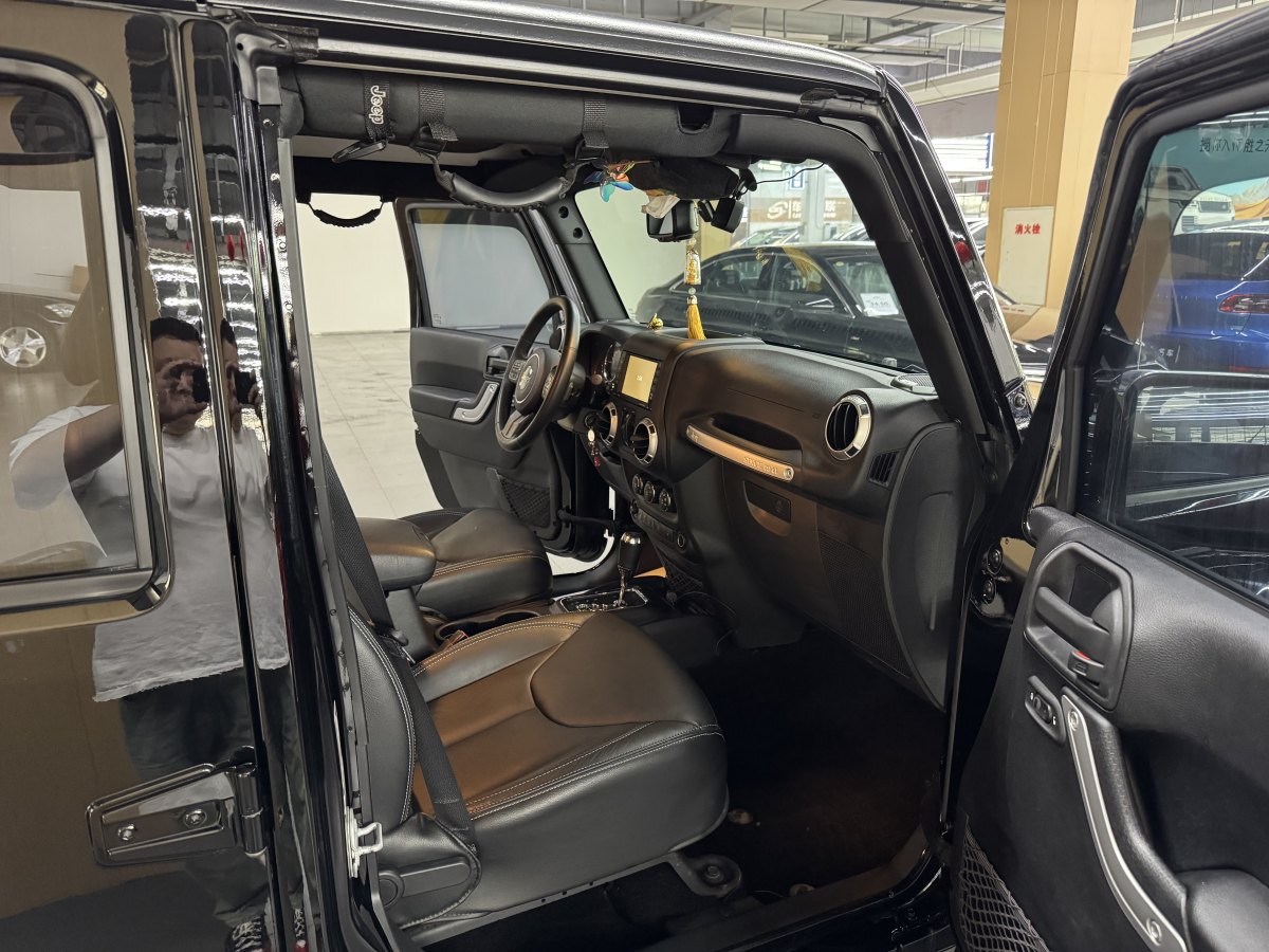 Jeep 牧馬人  2016款 3.0L Sahara 75周年致敬版圖片