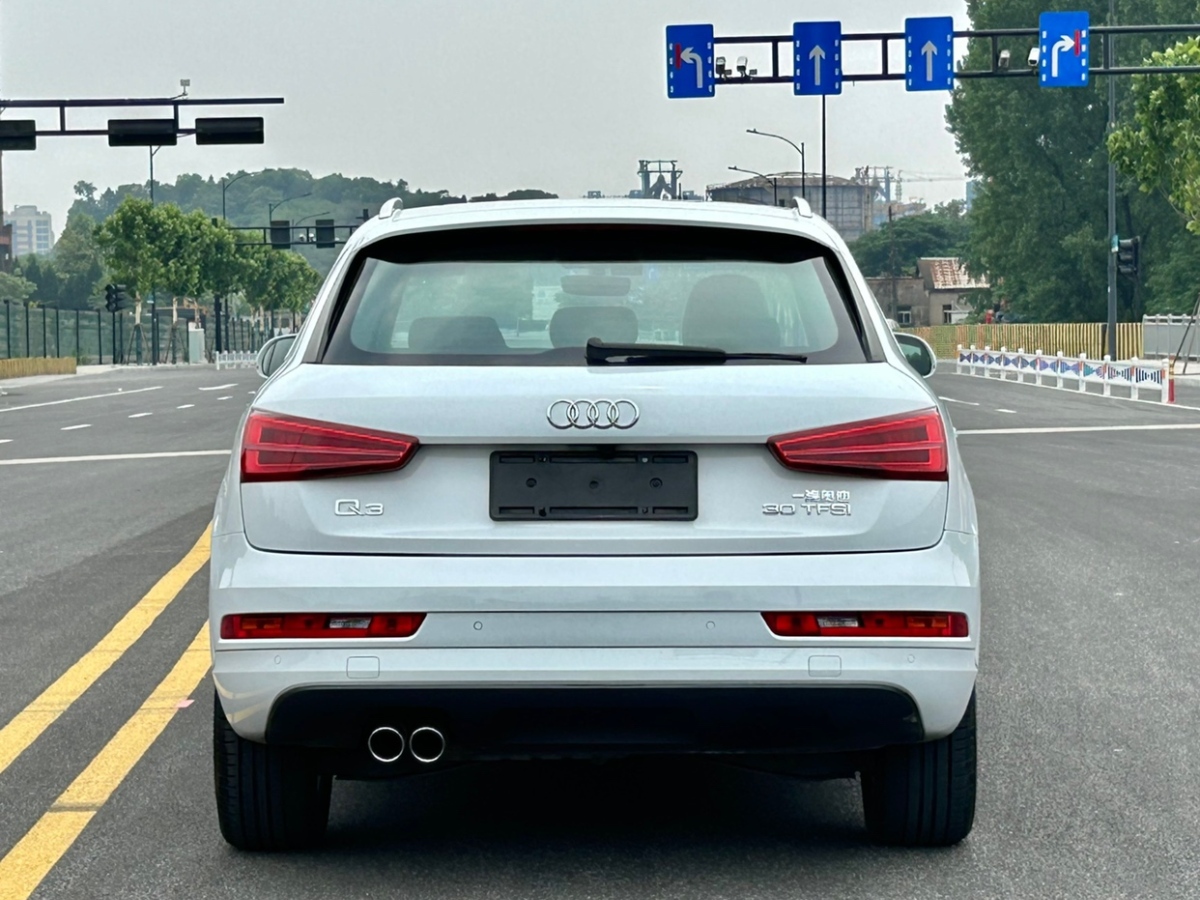 奧迪 奧迪Q3  2017款 30 TFSI 時(shí)尚型圖片