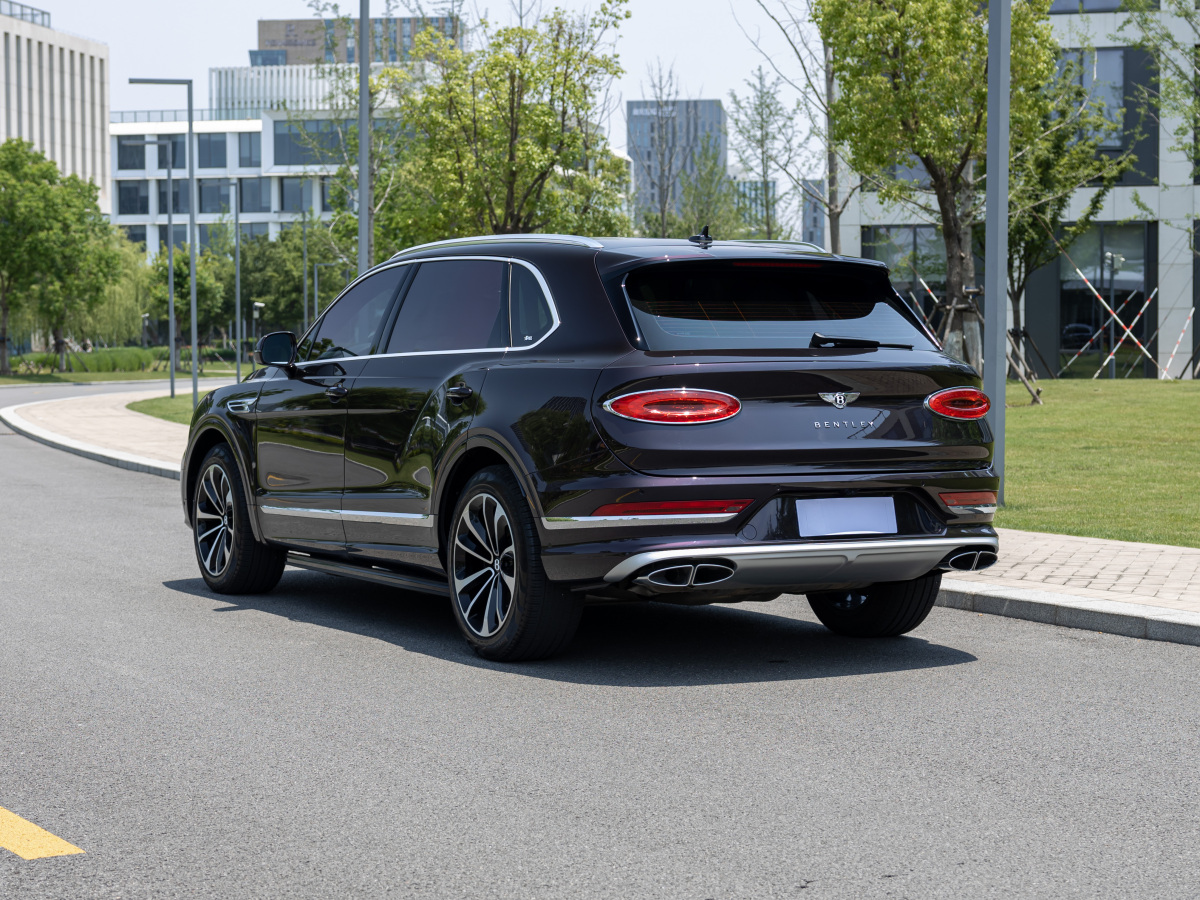 賓利 添越  2023款 4.0T V8 長軸距版圖片