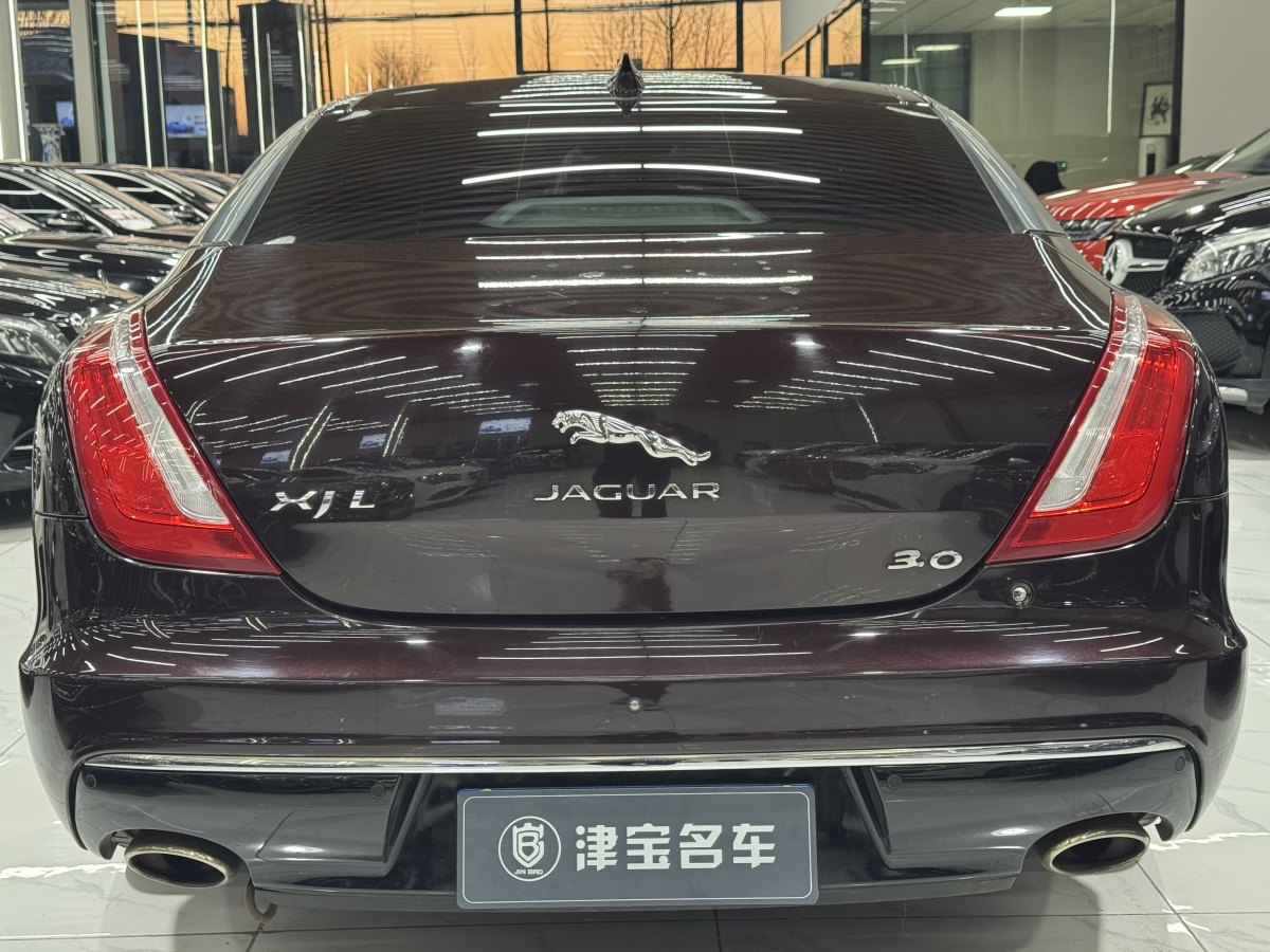 捷豹 XJ  2016款 XJL 2.0T 兩驅(qū)典雅商務版圖片