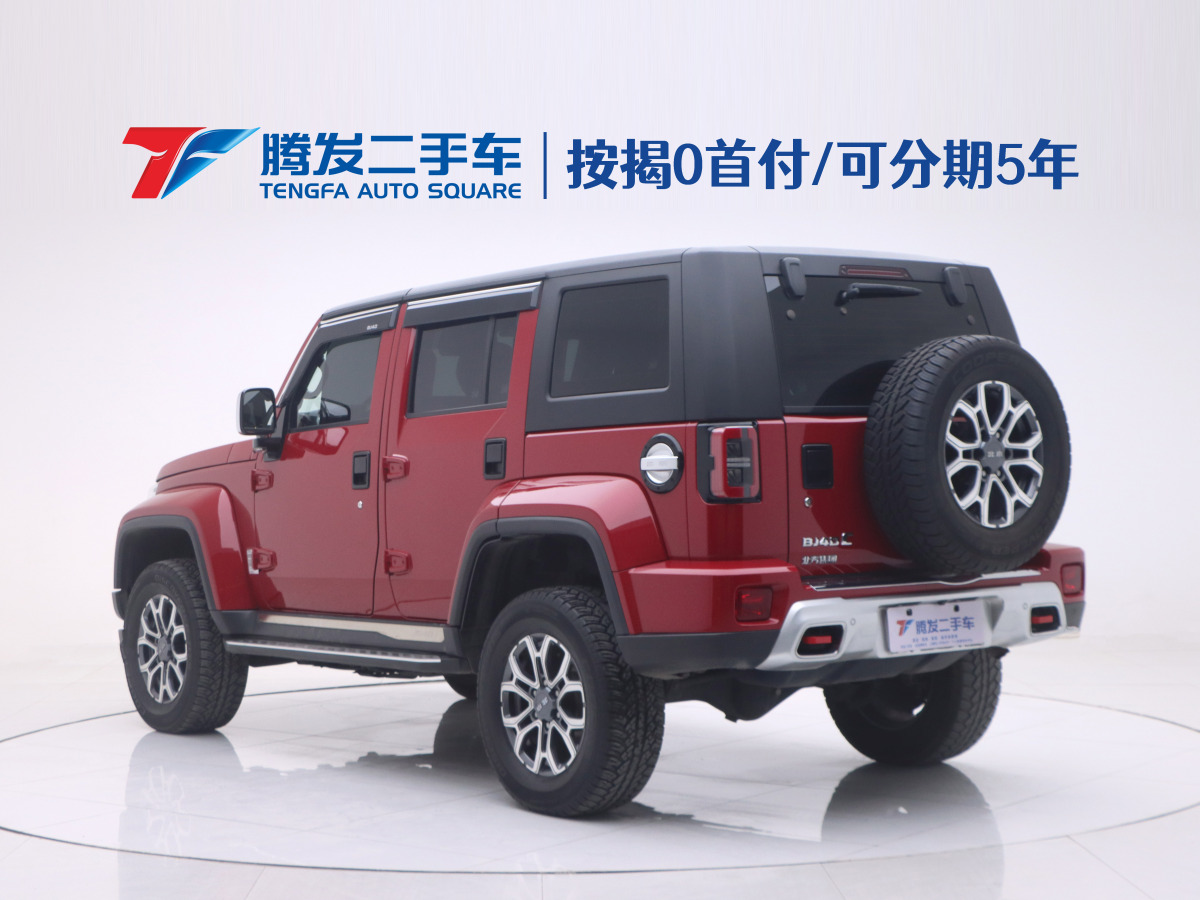 北京 BJ40  2023款 2.0T 自動(dòng)四驅(qū)城市獵人版?zhèn)b客型圖片