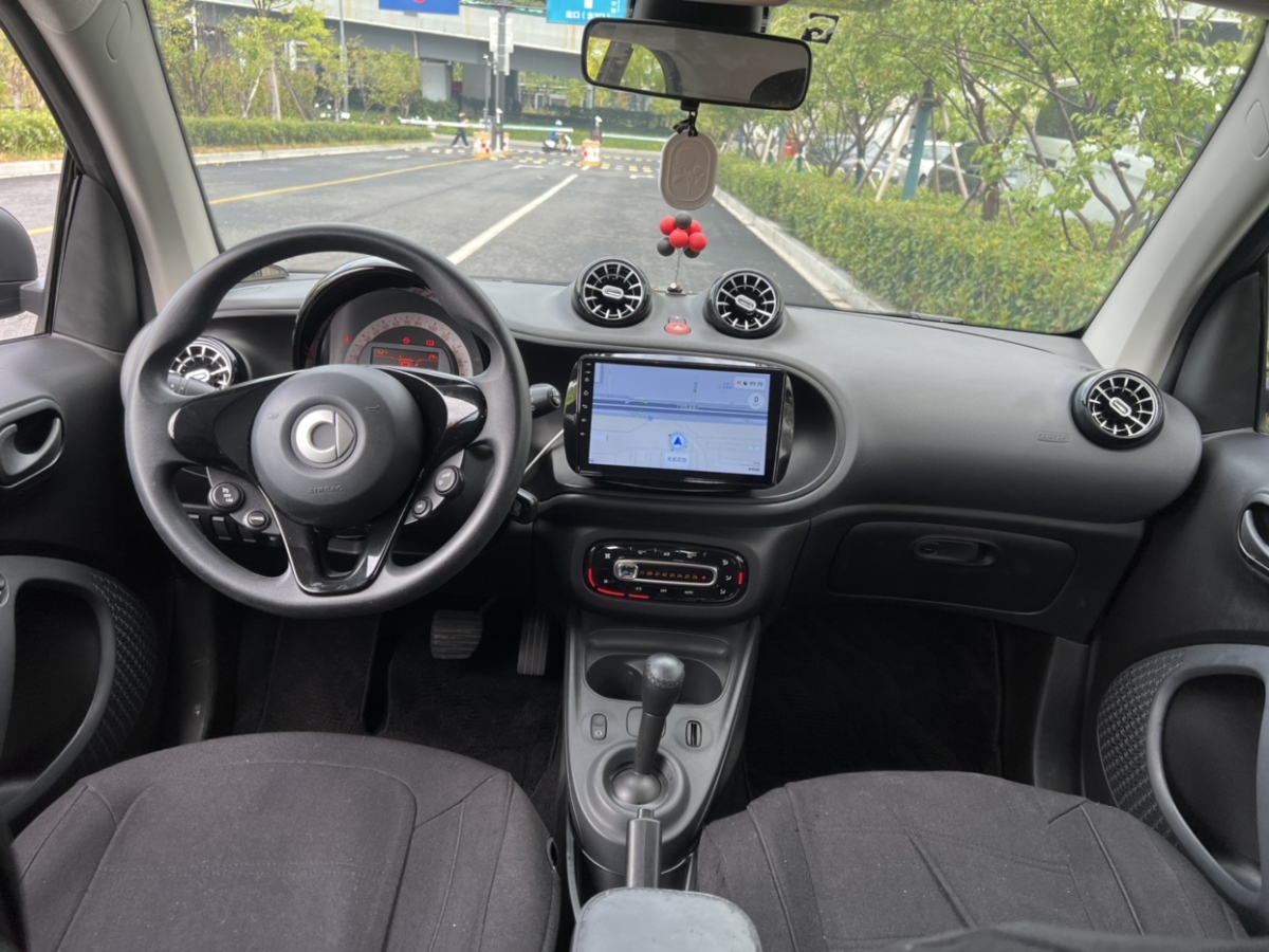 smart fortwo  2018款 1.0L 52千瓦硬頂靈動(dòng)版圖片