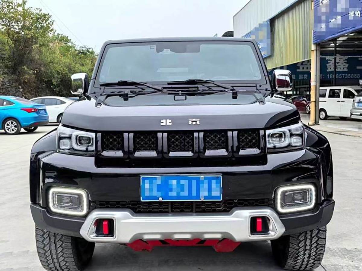 北京 BJ40  2023款 2.0T 自動四驅(qū)城市獵人版?zhèn)b客型圖片