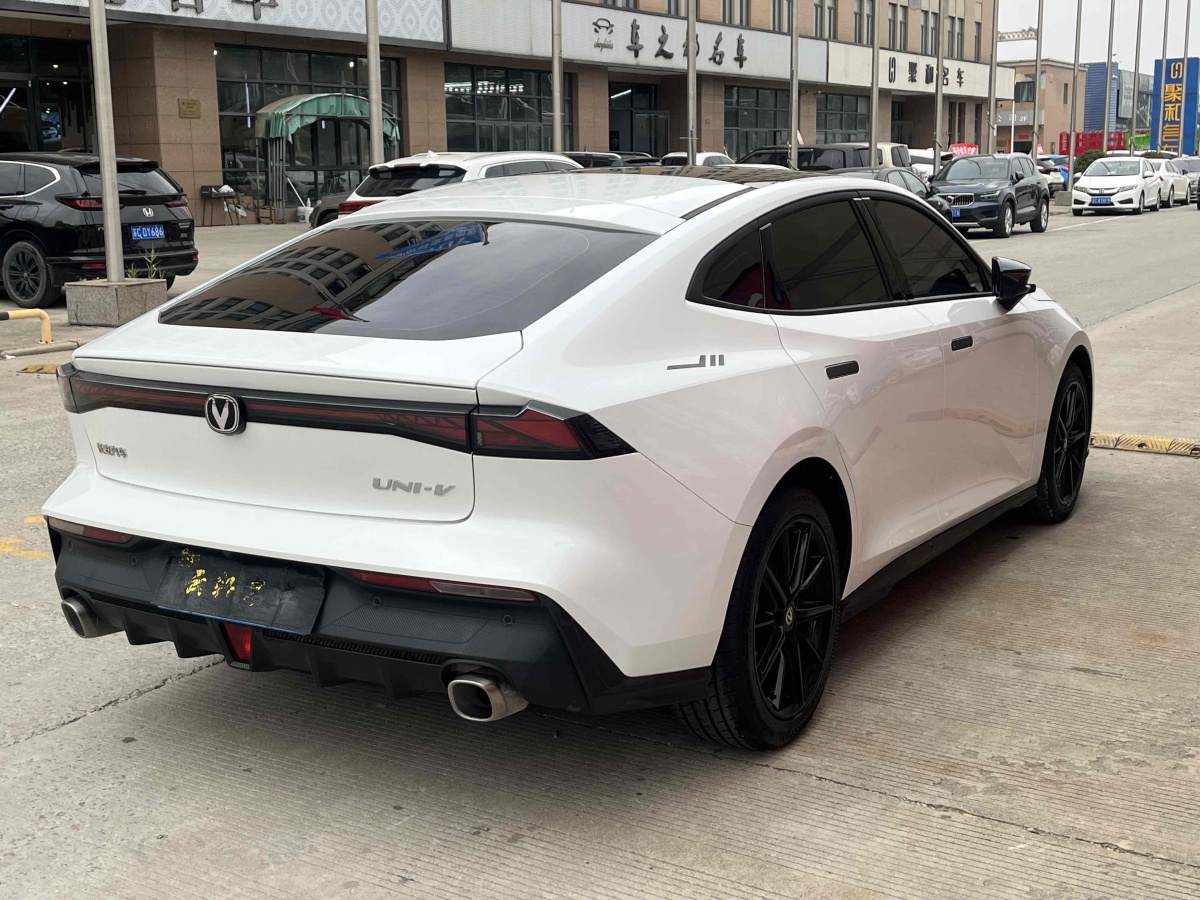 長(zhǎng)安 長(zhǎng)安UNI-V  2022款 1.5T 尊貴型圖片