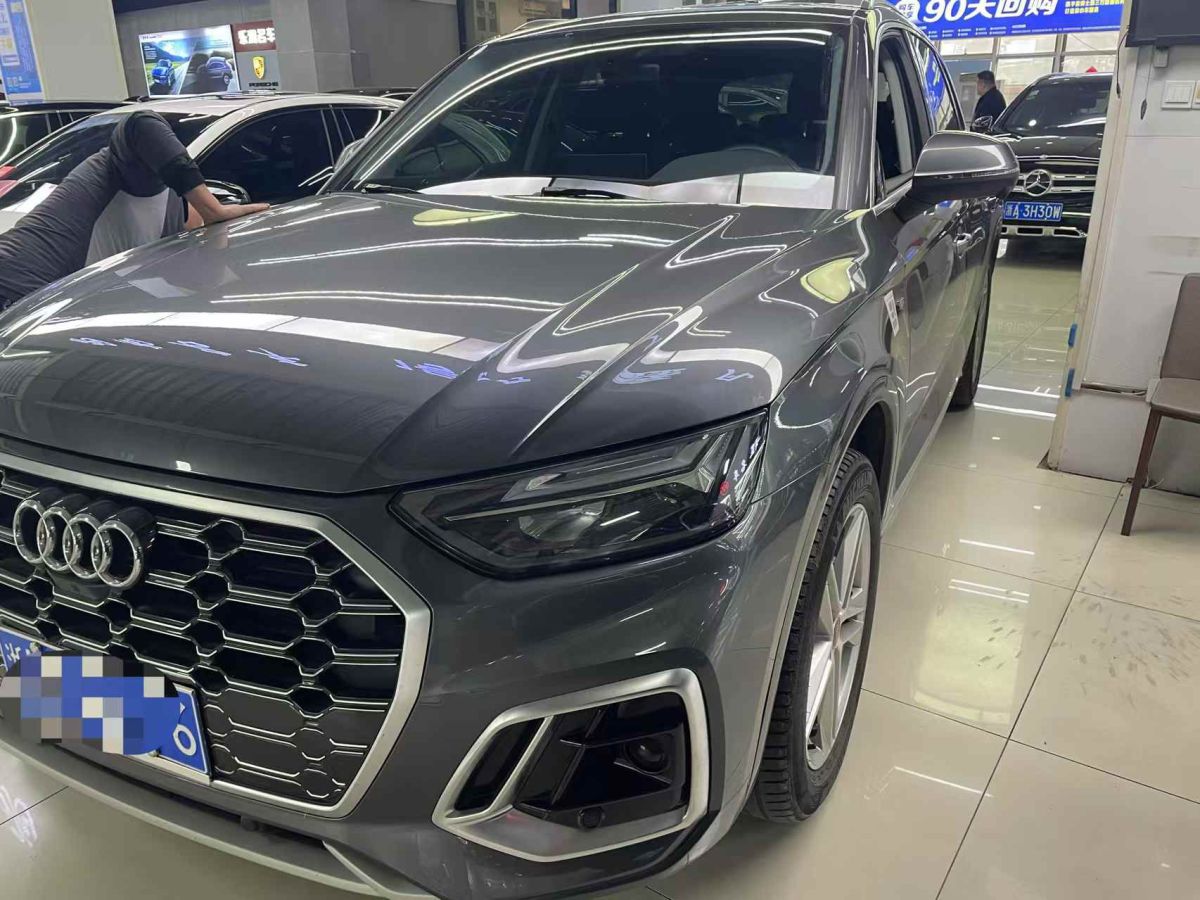 奧迪 奧迪Q5 e-tron  2022款 40 e-tron 星耀型 機(jī)甲套裝圖片