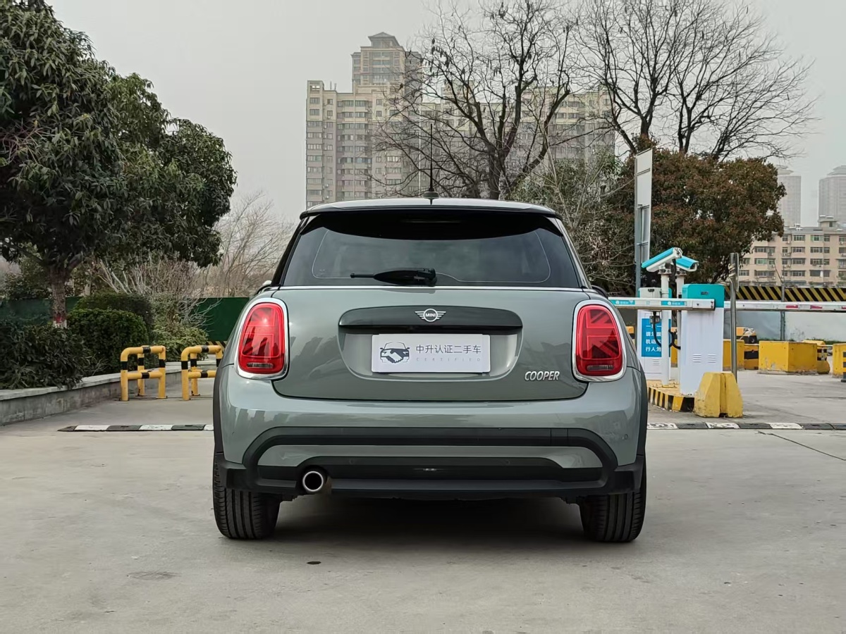 MINI MINI  2022款 改款 1.5T COOPER 經(jīng)典派圖片