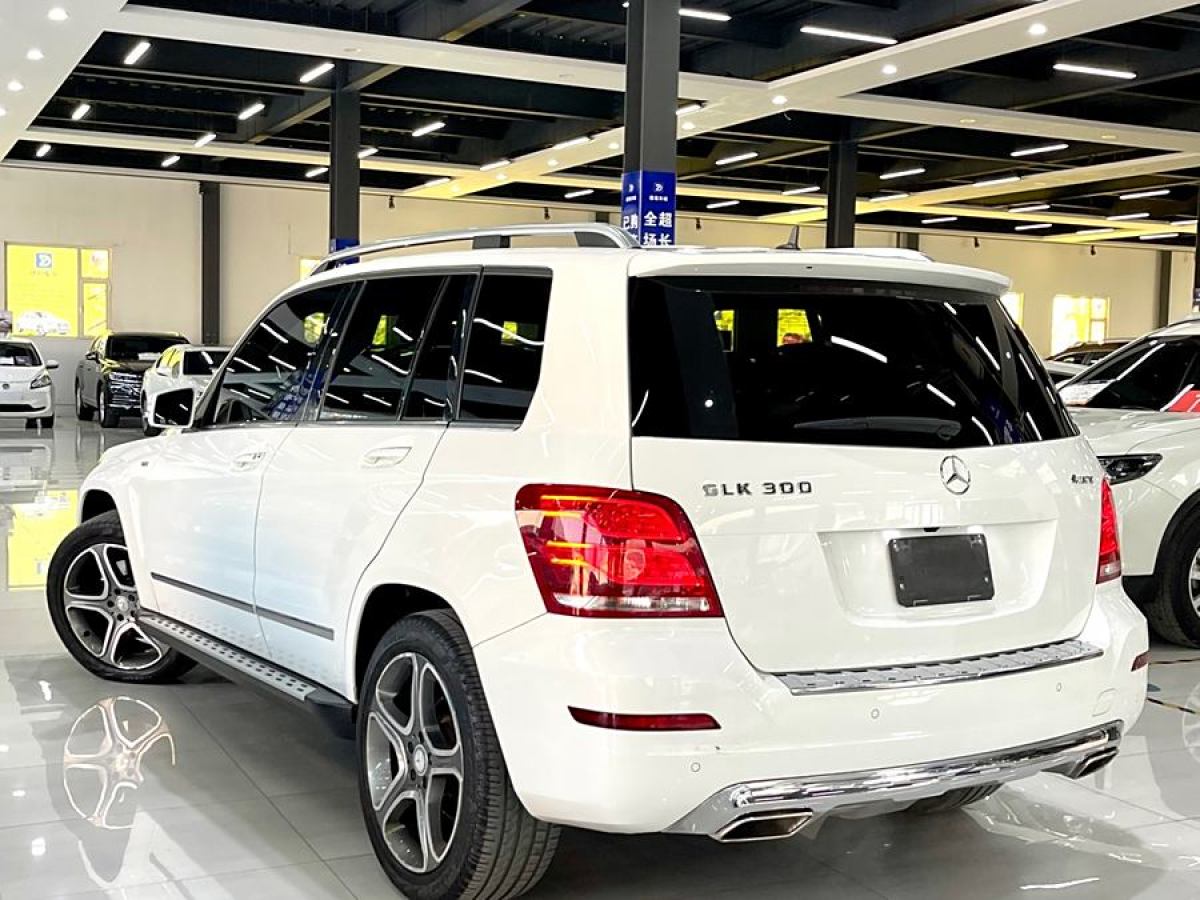 奔馳 奔馳GLK級  2015款 GLK 300 4MATIC 時(shí)尚型 極致版圖片