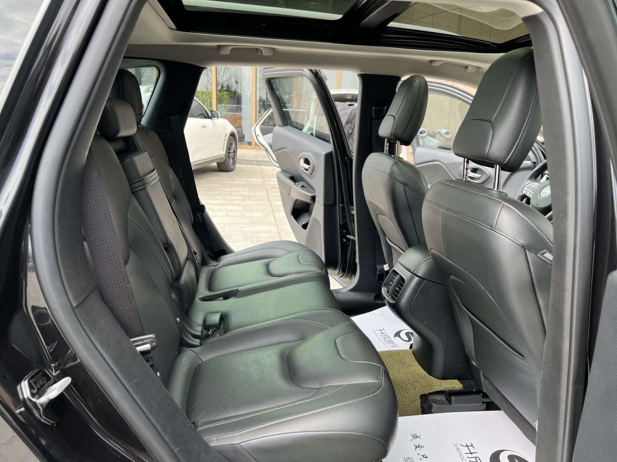 2018年9月Jeep 自由光  2017款 2.0L 优越版