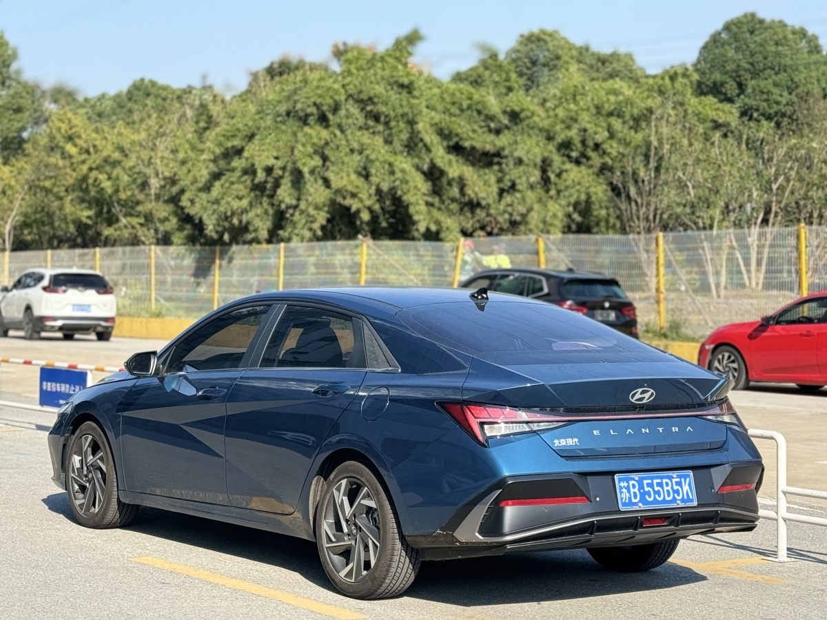 2024年3月現(xiàn)代 伊蘭特  2023款 1.5L CVT LUX尊貴版