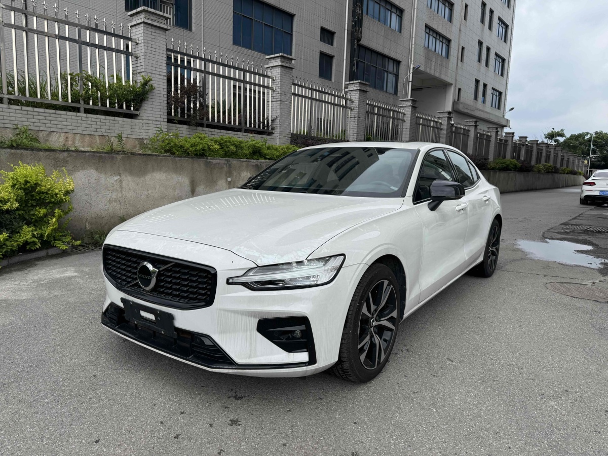 2024年7月沃爾沃 S60L  2024款 B5 智雅運(yùn)動(dòng)版