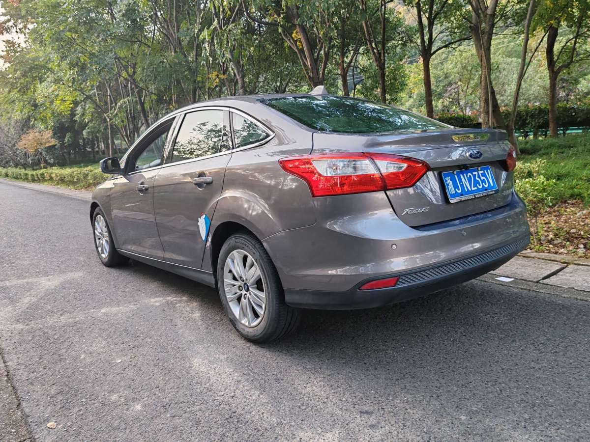 福特 ?？怂? 2012款 兩廂 1.6L 手動(dòng)舒適型圖片