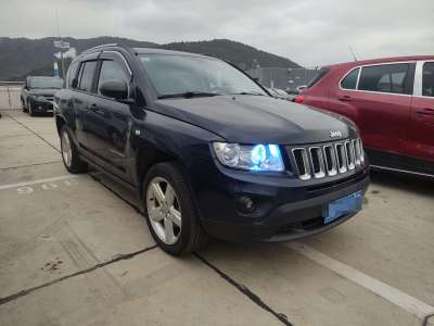 2012年08月 Jeep 指南者(進(jìn)口) 2.0L 兩驅(qū)運(yùn)動版圖片