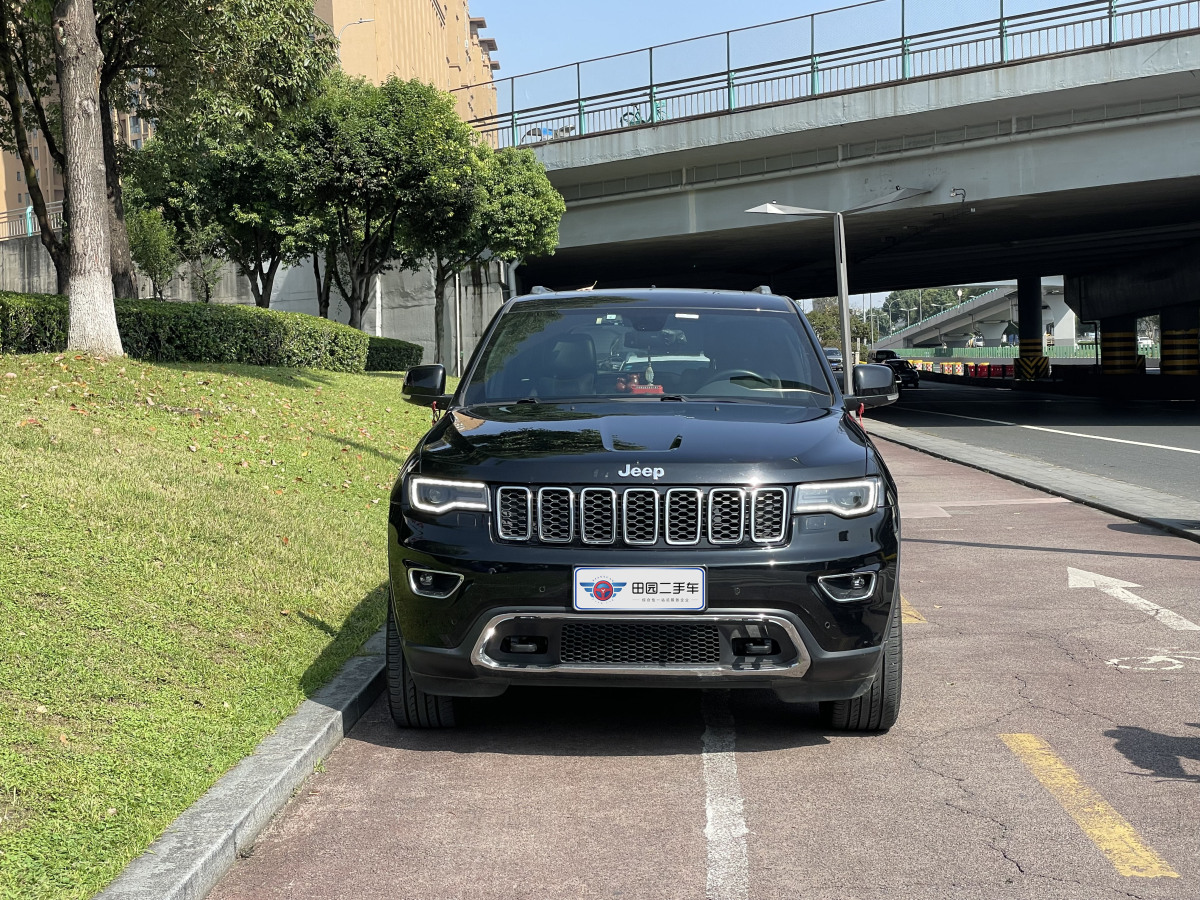 2019年6月Jeep 大切諾基  2017款 3.0L 舒享導(dǎo)航版