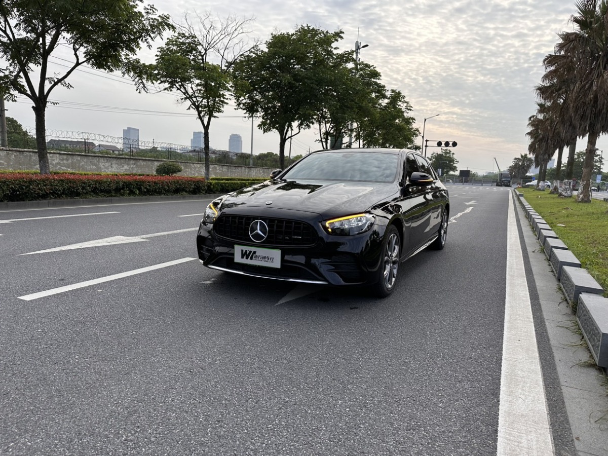 奔驰 奔驰E级  2021款 E 300 L 运动豪华型图片