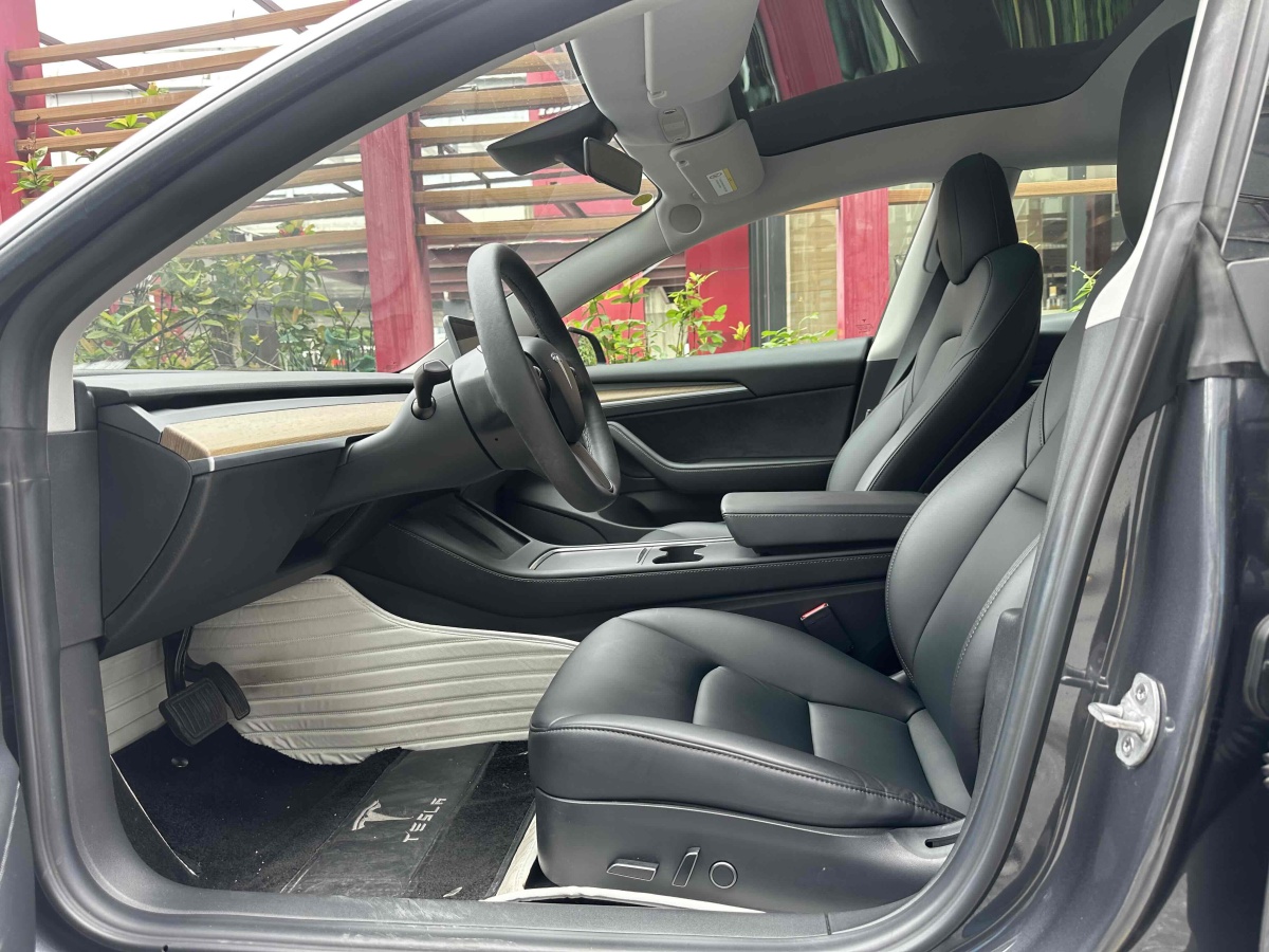 特斯拉 Model 3  2021款 改款 標(biāo)準(zhǔn)續(xù)航后驅(qū)升級版圖片
