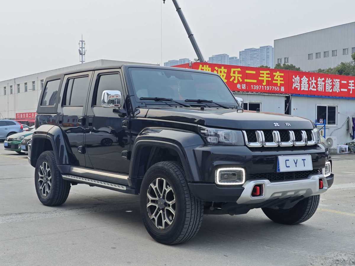 北京 BJ40  2020款 2.0T 自動(dòng)四驅(qū)城市獵人版?zhèn)b客型圖片