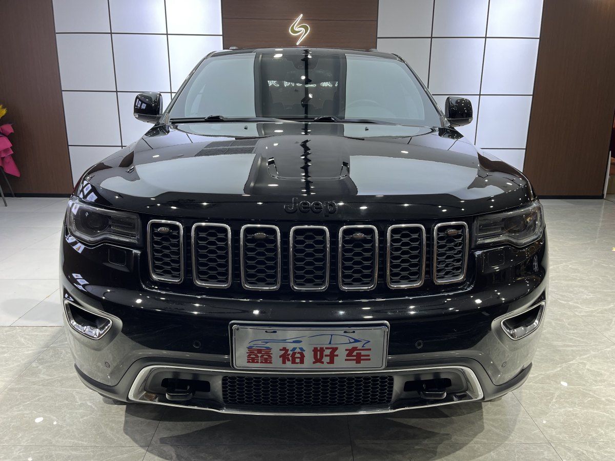 Jeep 大切諾基  2017款 3.0L 精英導(dǎo)航版圖片