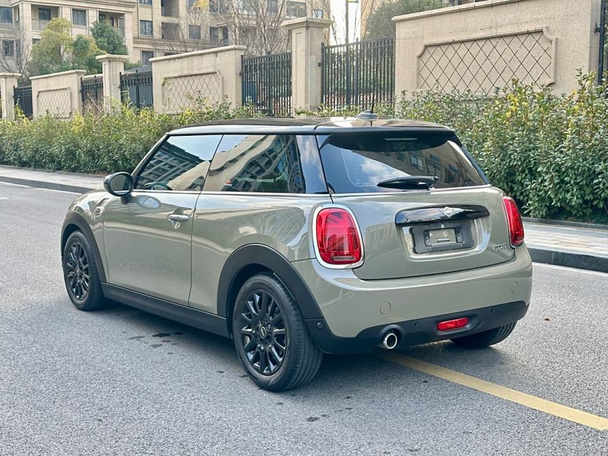 MINI MINI  2020款 1.5T COOPER 經(jīng)典派 三門絕色版圖片