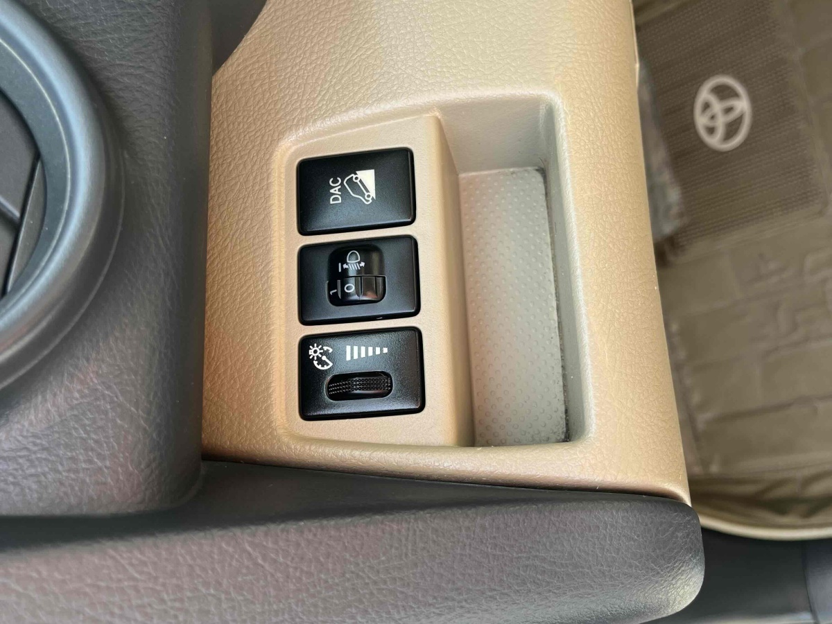 豐田 RAV4  2019款 榮放 2.0L CVT兩驅(qū)先鋒版圖片