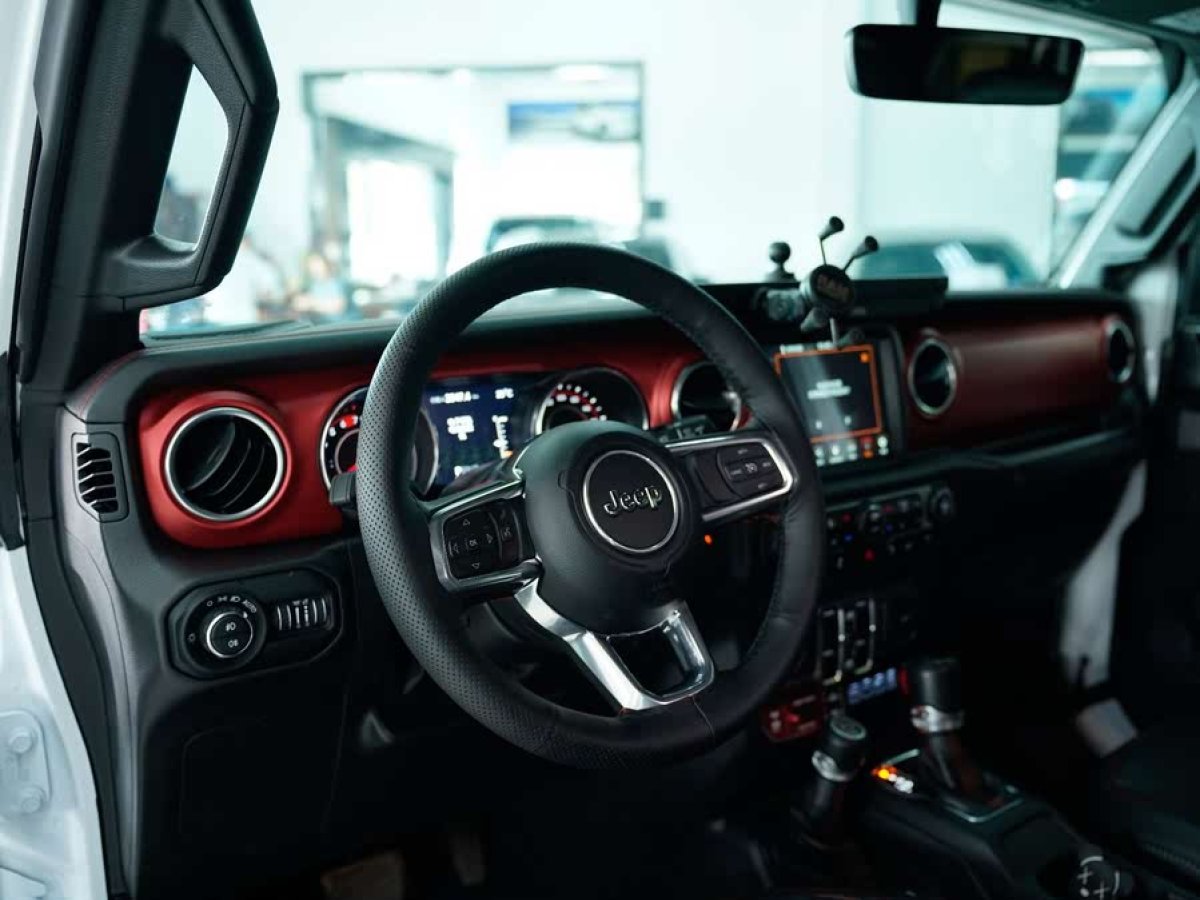 Jeep 牧馬人  2024款 2.0T 羅賓漢四門版圖片