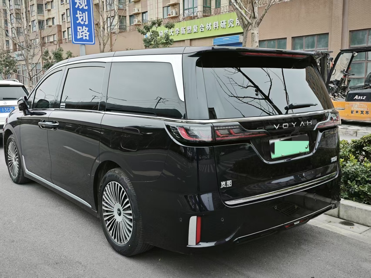 2025年2月嵐圖 夢想家  2025款 PHEV 四驅(qū)尊貴鯤鵬版