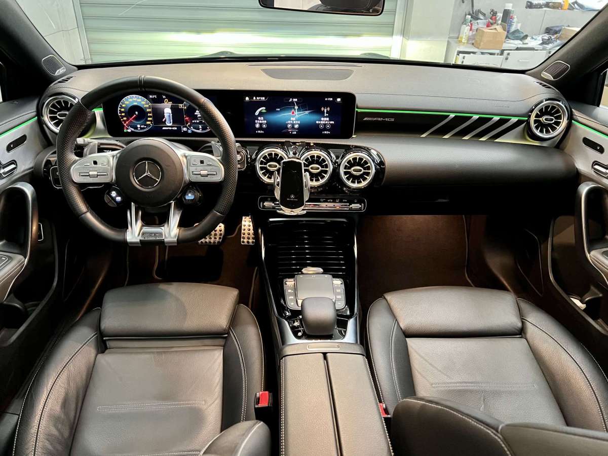 奔驰 奔驰A级AMG  2020款 AMG A 35 4MATIC 先型特别版图片