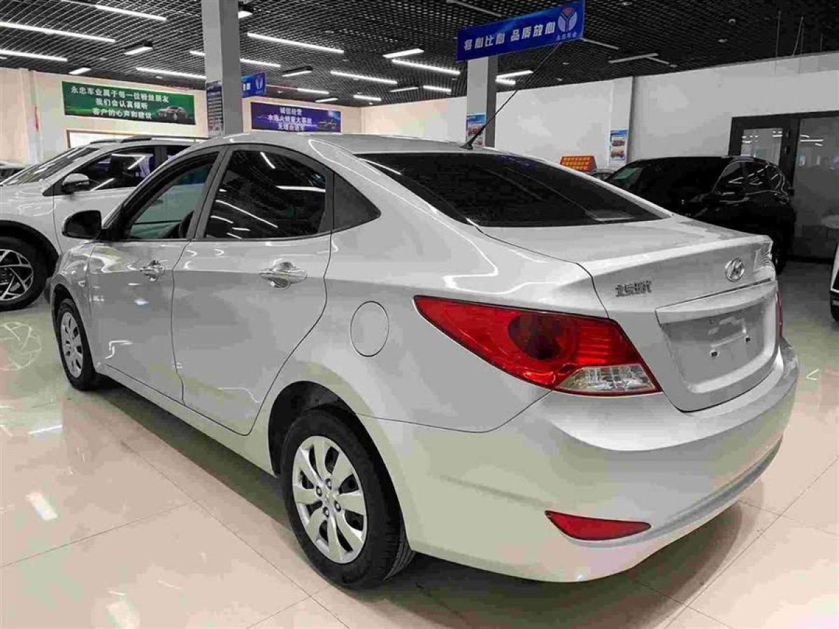 現(xiàn)代 瑞納  2010款 三廂 1.4L 手動(dòng)標(biāo)準(zhǔn)型GL圖片